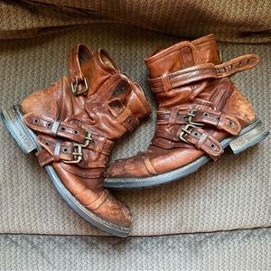 Size 8 Elisabeta Moto Ugg Collection Womens Leather Boots